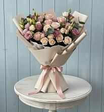 Букет цветов из:  Розы и Лизиантусы в Чагоде