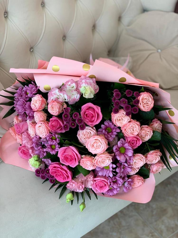 Букет цветов из: Хризантемы, Розы и Лизиантусы в Чагоде