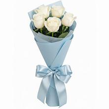 Букет 5 Белых роз Проуд в Чагоде
