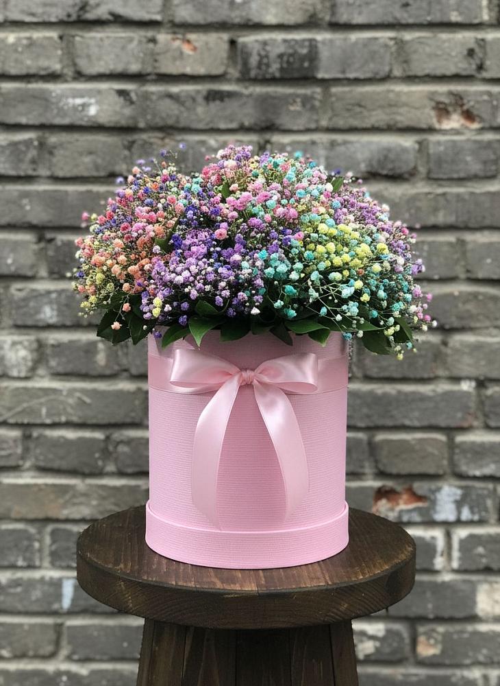Цветочная композиция из Гипсофила и Розы в шляпной коробке в Чагоде