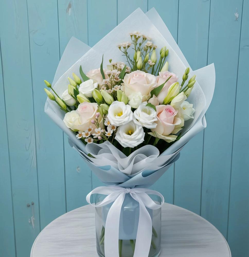 Букет цветов из: Розы и Лизиантусы в Чагоде