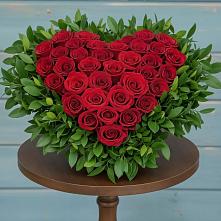 Цветочная композиция из Розы в виде сердца в Чагоде