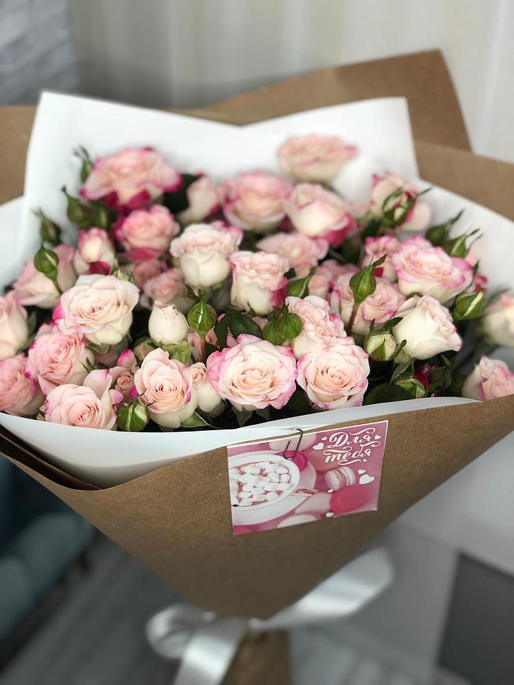 Букет цветов из: Розы в Чагоде