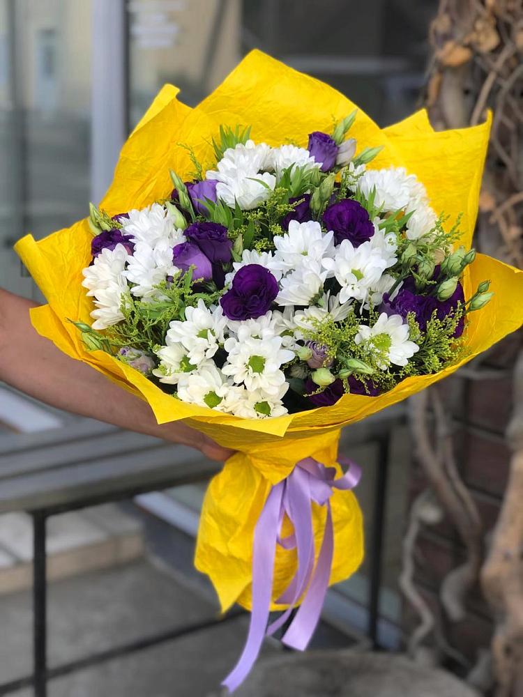 Букет цветов из: Ирисы, Хризантемы и Ромашки в Чагоде