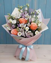 Букет цветов из:  Лизиантусы, Розы, Альстромерии и Гипсофила в Чагоде