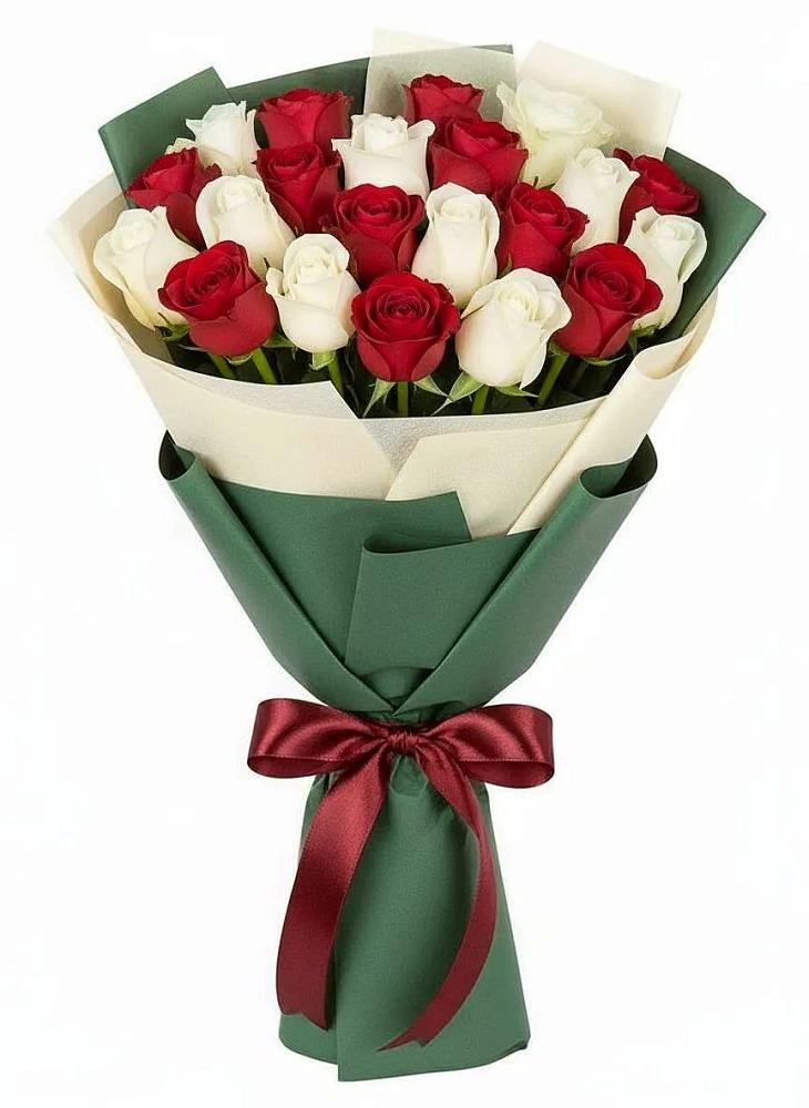 Букет Микс из красных и белых роз в Чагоде