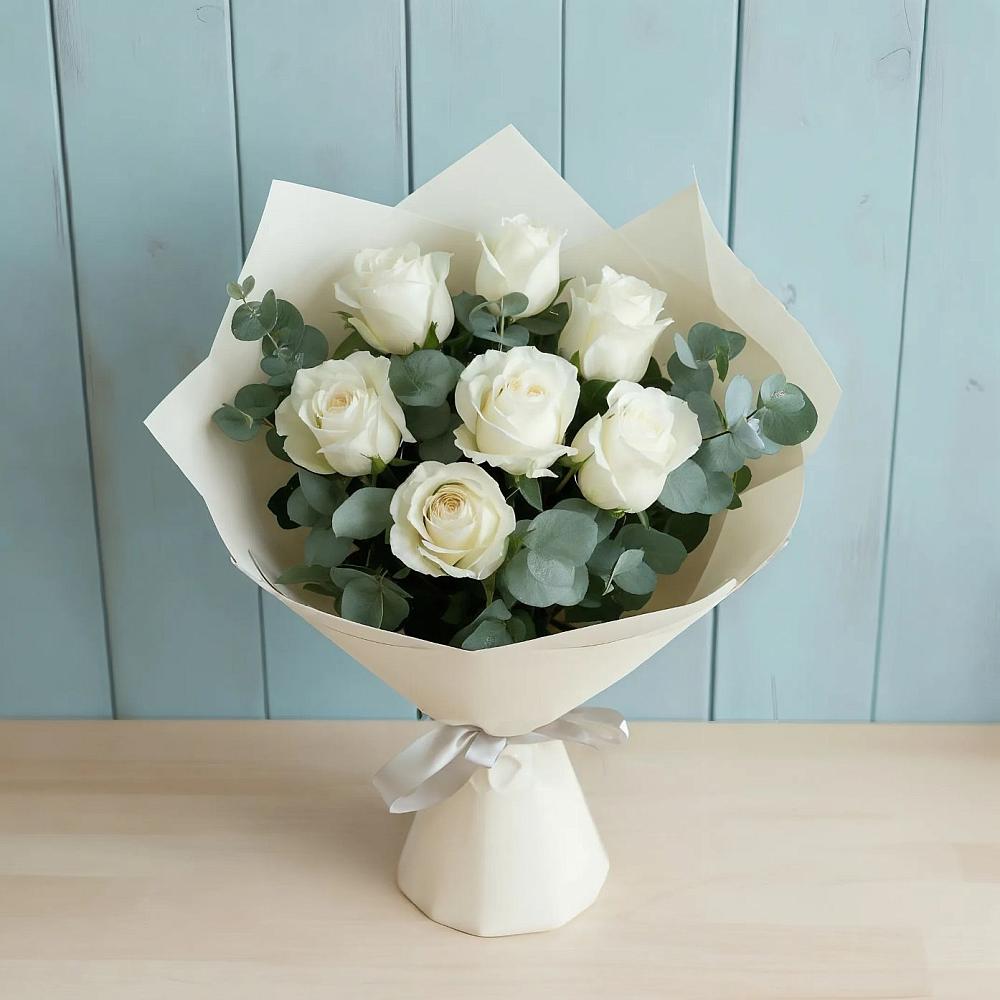 Букет Белые розы в Эвкалипте в Чагоде