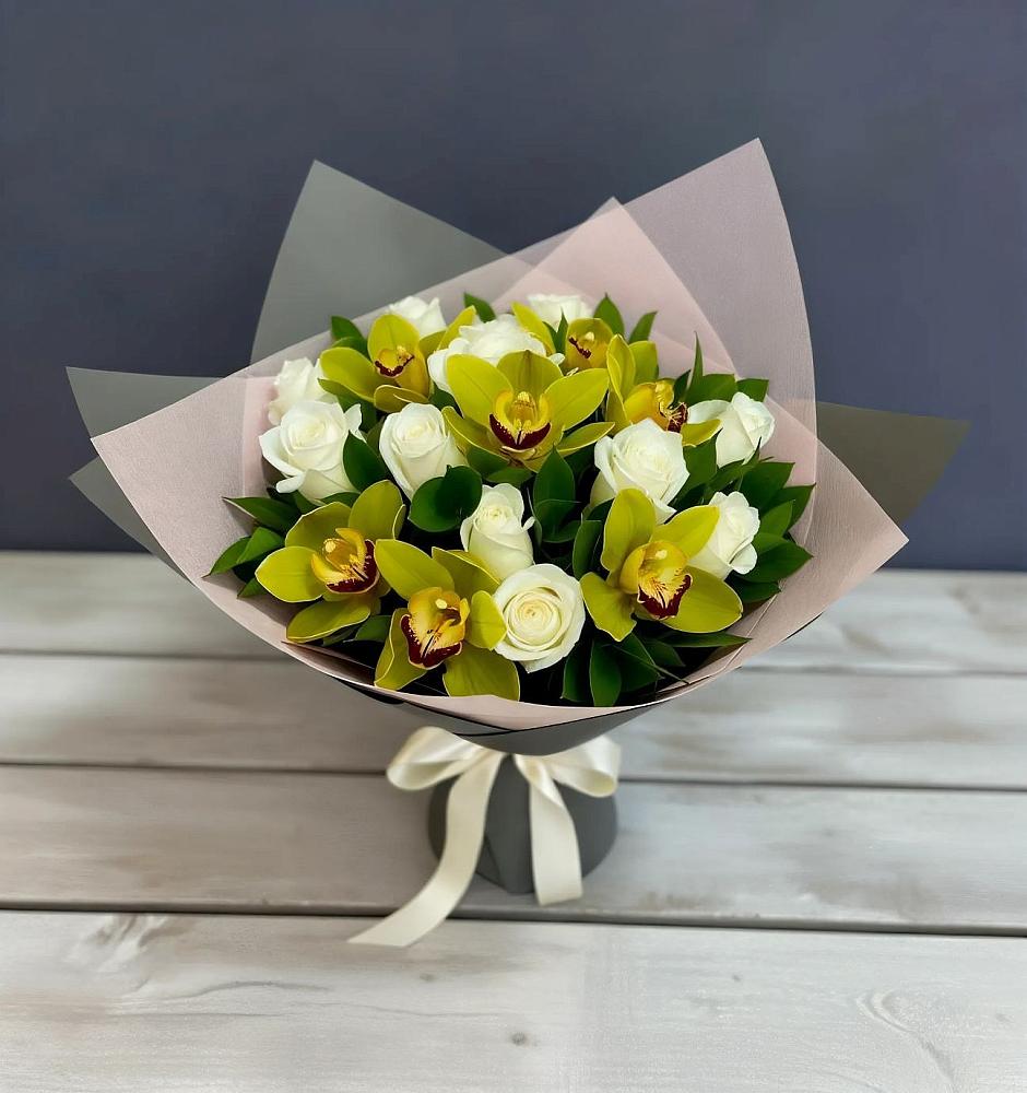 Букет цветов из: Орхидеи и Розы в Чагоде