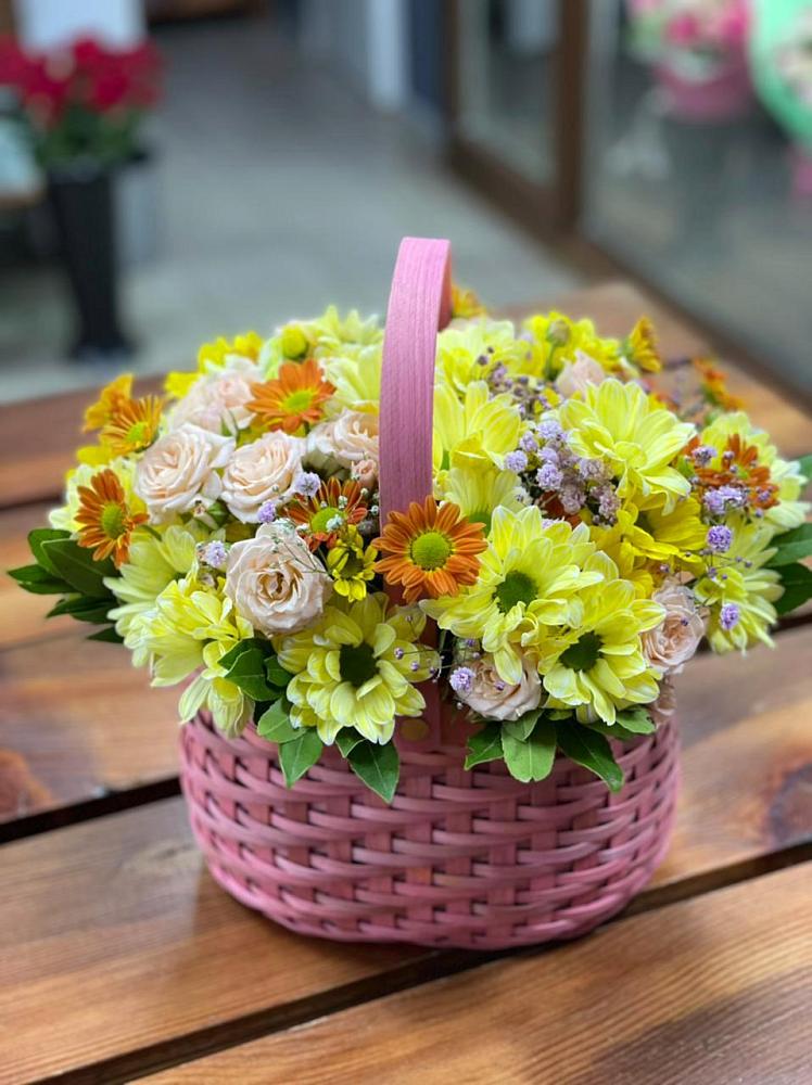 Цветочная композиция из Хризантемы и Розы в корзине в Чагоде