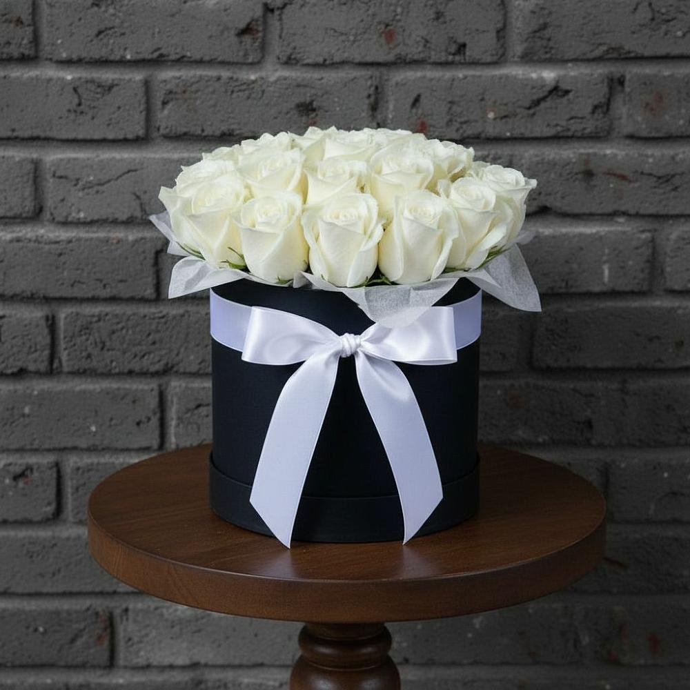 Цветочная композиция из Розы в шляпной коробке в Чагоде