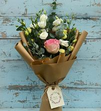 Букет цветов из:  Розы и Лизиантусы в Чагоде