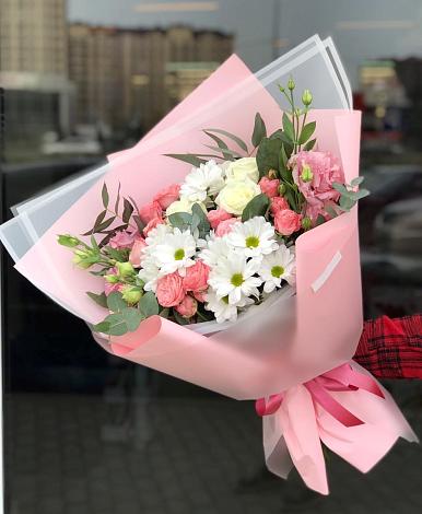 Букет цветов из: Розы, Лизиантусы и Хризантемы в Чагоде