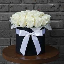 Цветочная композиция из Розы в шляпной коробке в Чагоде