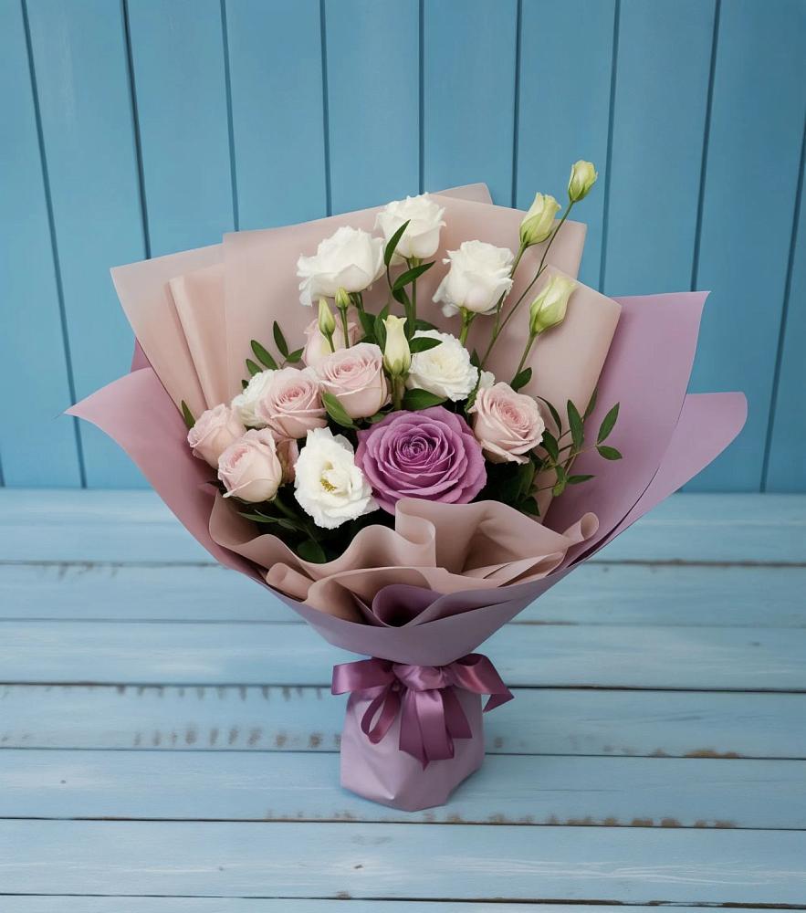 Букет цветов из: Розы и Лизиантусы в Чагоде